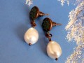 Náušnice z říčních perel a mědi