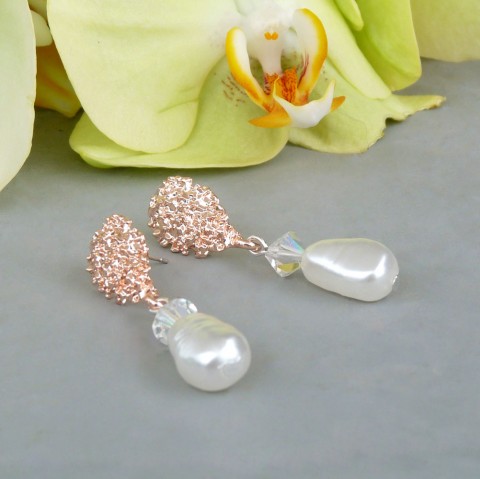 Náušnice - tepané kapky s perlou náušnice romantické perly něžné originál společenské kapky puzetky puzety tepané handmade slzy 