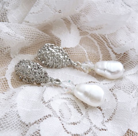 Náušnice - tepané kapky s perlou náušnice romantické perly něžné originál společenské kapky puzetky puzety tepané handmade slzy 