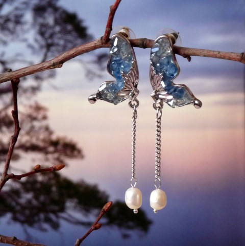 Náušnice - motýl a perly originální dárek náušnice motýl elegantní romantické jemné pryskyřice společenské handmade nebeské řetízkové říční perla říční perly motýlí křídla 