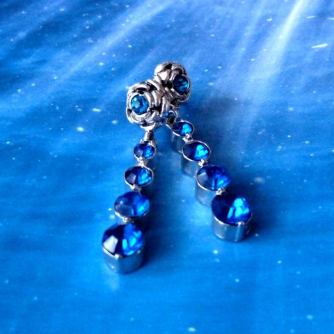 Náušnice - modré z nebe náušnice romantické modré růžičky originál společenské ples plesové růžička puzetky pohádkové zirkon handmade nebeské broušené kamínky kubické zirkony 