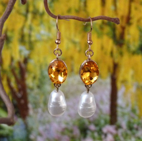 Náušnice - sluníčkové náušnice elegantní romantické slunce broušené perly perla kabošon odlesky zářivé handmade sluníčkové nepřehlédnutelné jantarové 