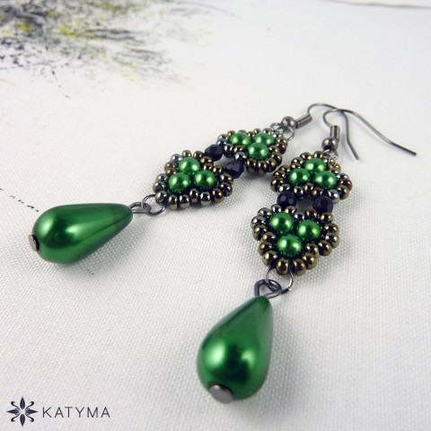 Náušnice perličkové delší zelené náušnice elegantní zelené perličky malé dámské drobné perličkové 