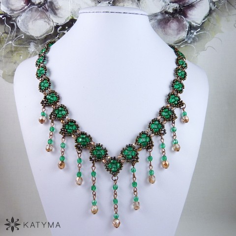 Náhrdelník smaragdový s přívěsky náhrdelník zelená hnědá dámský měděná smaragdová jemný decentní 