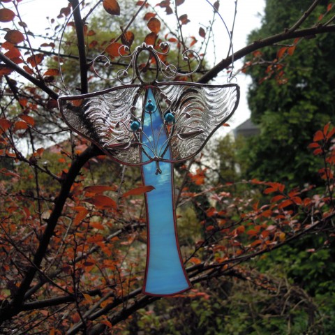 Vitrážový anděl s kyticí sklo kytice anděl andílek tiffany vitráž andělský barevné sklo skleněný anděl 