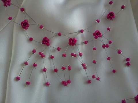 Růžový déšť náhrdelník růže čelenka 
