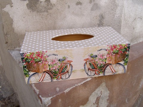 Krabice na kapesníky - Kolo na dekorace box krabička kapesníky krabice květiny květináče decoupage ubrousek kolo kola kapesníkovník kolem květináči květinami 