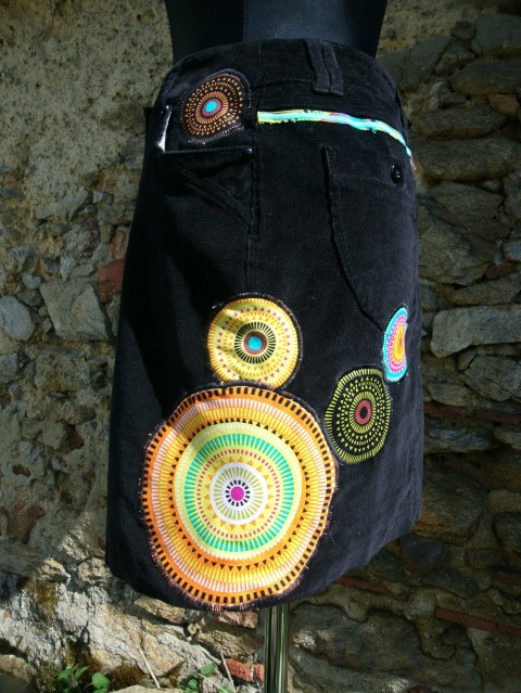 Manšestr sukně  Mandala  Black letní sukně barevná aplikace mandala suknice manšestr nepřehlédnutelná origoško 