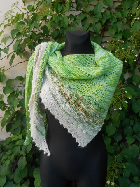 V zeleni... pletený šátek ručně korálky pletený šátek předená merino angora 
