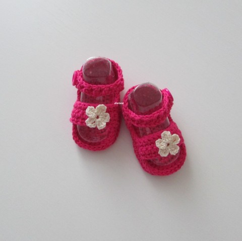 Sandálky děti růžová holčička holčičí letní miminko léto háčkované holka vzdušné botičky knoflíček handmade lehoučké capáčky magenta sandálky 