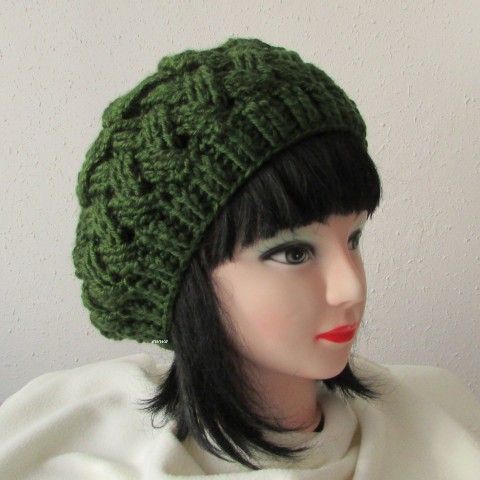 Háčkovaný baret zelená čepice háčkovaný dámský zimní akryl baret teplý lesní zelená 