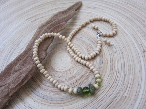 náhrdelník Bříza s olivínem ... dřevo náhrdelník zelená sklo přírodní bříza olivín slavík 