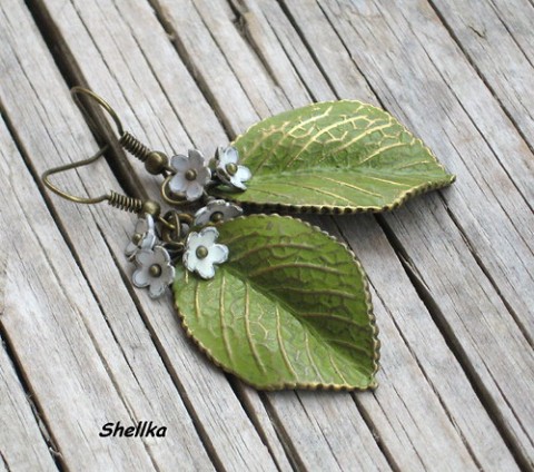 Náušnice ,,JABLOŇOVÉ KVĚTY,, jabloň zelená náušnice listy květy bílá jaro vintage starobylé jabloňové shellka 