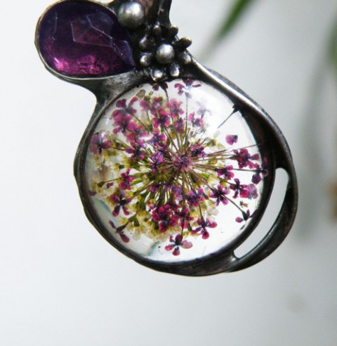 Náhrdelník Violet...(sklo) náhrdelník šperky květina cín sklo fialová růžová romantika romantické stříbrná pryskyřice autorský vínová mystika kvítek energie život autorský šperk cínový šperk živý květ víntage 