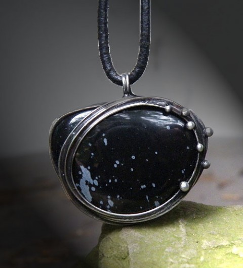 Hlas noci...(vločkový obsidián) náhrdelník šperky originální cín černá šedá obsidián autorský originál noc energie autorský šperk černošedá cínový šperk vločkový obsidián hlas 