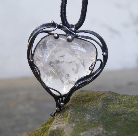 Srdce z ledu...(křišťál) náhrdelník šperk náhrdelník šperky srdce originální cín fantazie srdíčko světlo láska romantika křišťál autorský originál led čirá fantasy mystika amulet energie ledové autorský šperk ledové srdce 