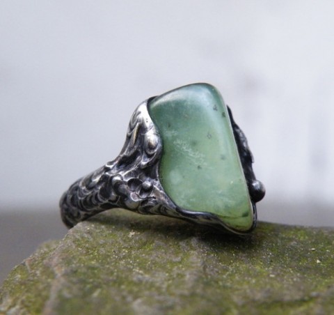 V údolí elfů...prsten (serpentin) šperk šperky originální zelená prsten cín fantazie světlo jaro elf originál fantasy mystika serpentin energie mlha světlezelená autorský šperk elfové 