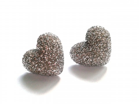 Srdíčkové náušničky - střibrná srdíčko elegantní srdíčka látka heart button látkové srdíčkové rsdce romantické láska 