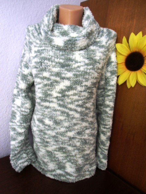 Bílo-šedý - sníh a mráčky svetr zimní rolák pulovr 