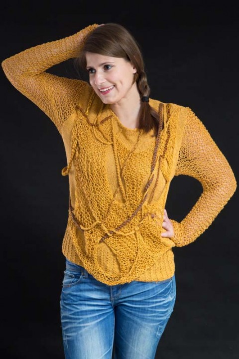 Svetr okrový svetr originál handmade pletená móda 