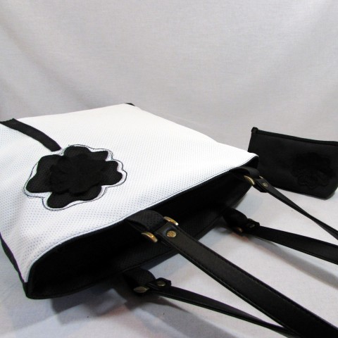 Kabelka černobílá kabelka originální elegantní bílá černá černobílá prostorná nefertiti 