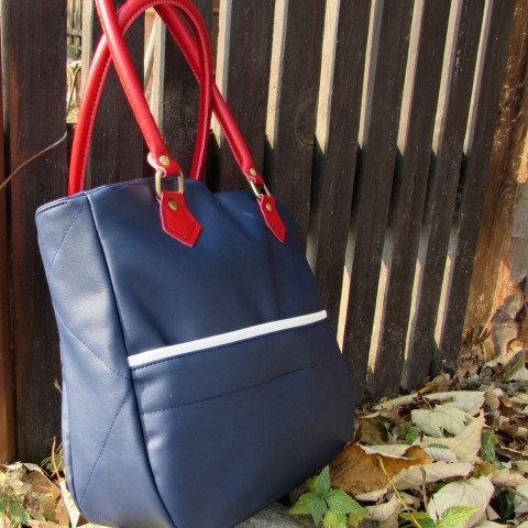 kabelka modrá kabelka červená originální taška modrá elegantní do ruky 