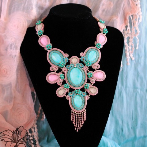 Sutaškový náhrdelník Feya náhrdelník šitý luxusní luxus beadweaving sutaška královský sutaškový sutašky soutache 