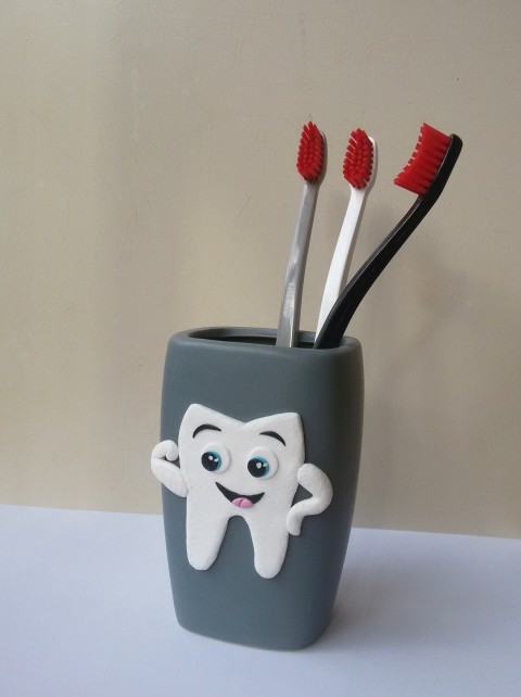 Kelímek na kartáčky se zoubkem dárek koupelna zub doktor hygiena kartáček zoubek zubař pro zubaře čištění zoubková zubní zoubkem zubaře stojének umyvadlo kartáčky 