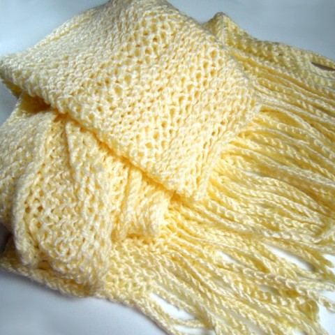 Šála smetanová s třásněmi I doplněk zima moderní pletený pletené žlutá design šála akryl žlutý módní vlna pletená smetanové šál smetanová žluté smetanový móda trásně 
