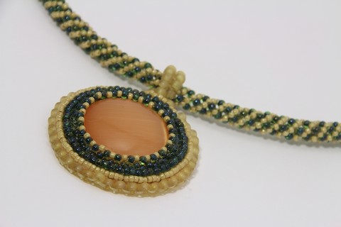 oranžový medailon šperk oranžová sada šité medailon korálková výšivka zelená béžová 
