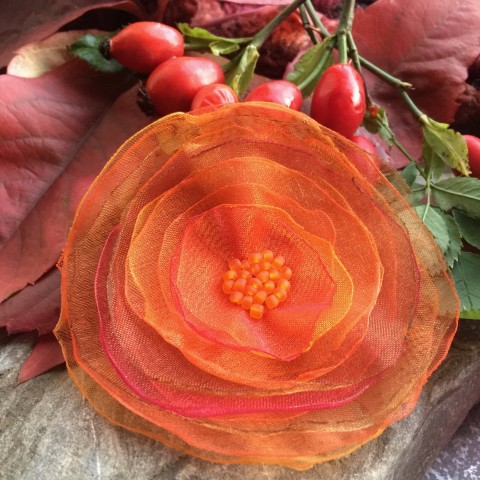 Brož Zářivá brož oranžová podzim zlatá organza zářivá ohnivá 