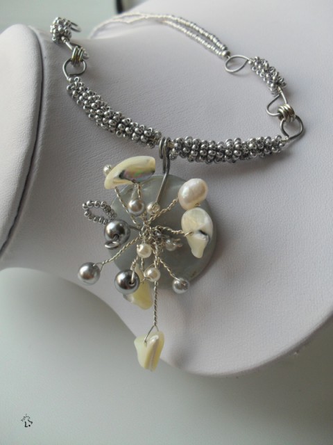 Náhrdelník Ranní kuropění náhrdelník letní luxusní perleťový výrazný společenský svatební jemný drátovaný plesový 