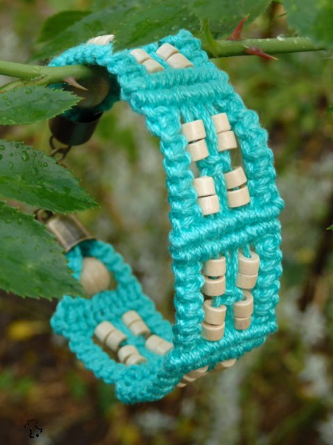 Mentolový drhaný náramek s korálky dřevěný náhrdelník přírodní něžný macramé drhaný 