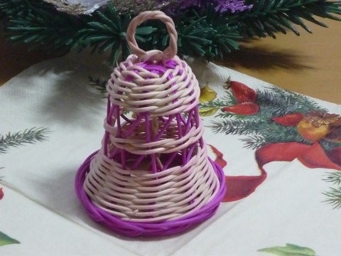 Zvoneček z pedigu dekorace korálky vánoce pedig fialová zvoneček přírodní 