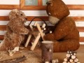 Medvídci - řezání dřeva