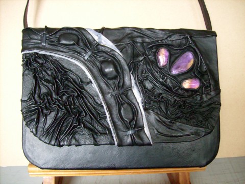 fialová poupata noci kabelka originální černá pro dámy ručně šitá bílé proužky ametriny 