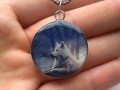 Bílý vlk - náhrdelník z pryskyřice