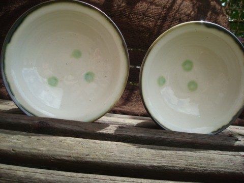 talíře zelená tečka keramika talíř bílá kapka puntíč 