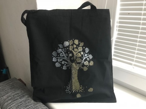 ručně malovaná  taška STROM ŽIVOTA doplněk taška strom zlatá černá elegance stříbrná ruční malba 