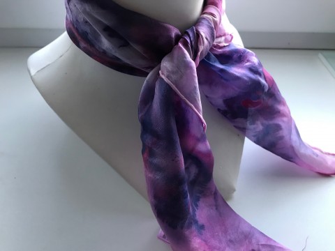 hedvábný šátek fialkový malovaný hedvábný šátek fialkový 