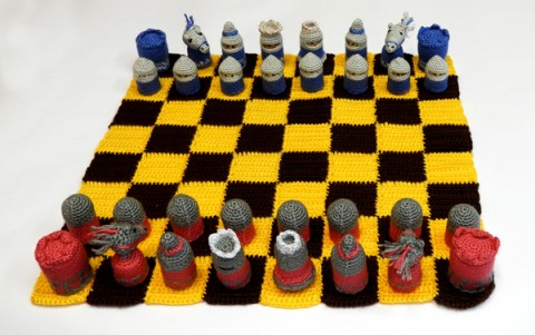 Háčkované šachy šachy figurky korek šachovnice 