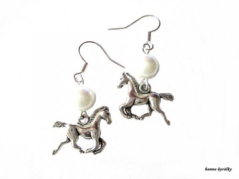 Náušnice - koně - koníci IV. náušnice kůň koník koníček bílé kovové koně stříbrné voskovky koníci voskované perly koníčci 