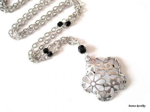 Řetízek - starostříbrná květina náhrdelník řetízek platina starostříbro stříbrné filigrán filigránové 