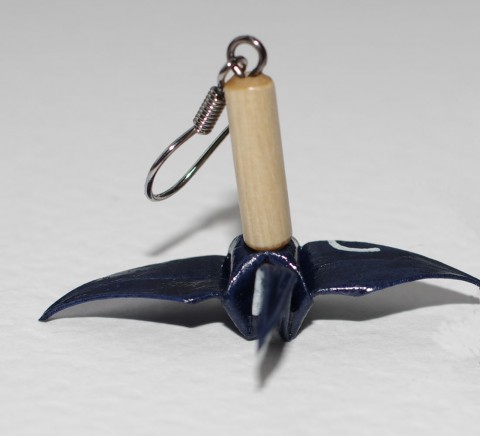 Temně modří jeřábi papír origami červená dřevěný jeřáb náušnice barva modrá pták ptáček korálek náušnička skládaný 
