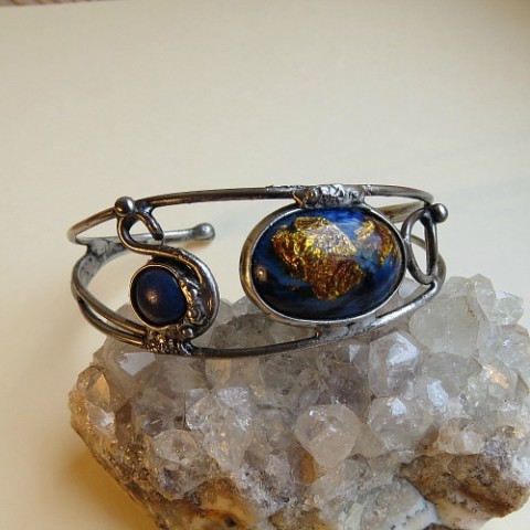 pomněnkový šperk náramek modrý minerál drahokam lazurit cínovaný pájený letovaný skleněný kabošon lapis lazuli 
