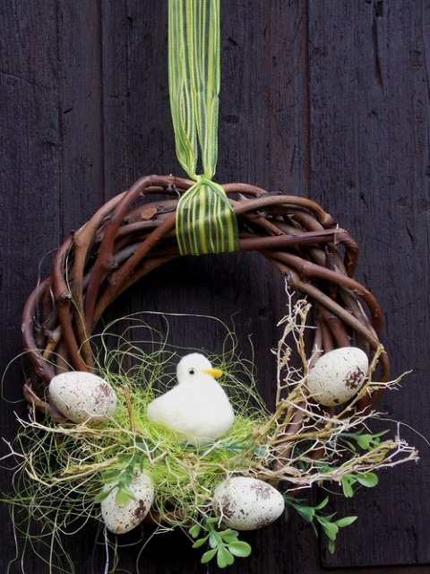 Věnec s kačenkou jarní věnec jaro velikonoce velikonoční na zeď na dveře kačenka 