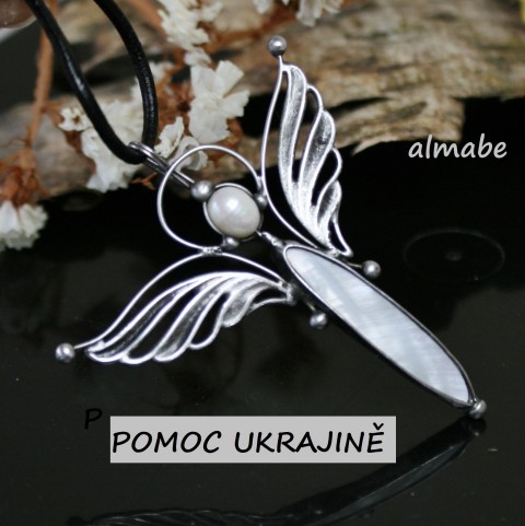 Další andělíček pro Ukrajinu kov perleť anděl andělíček perla almabe ukrajina 