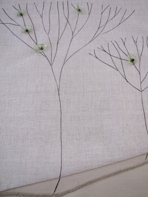 Stromy... dekorace strom květina bavlna polštáře polštářky bílá přírodní polštář polštářek béžová stromy organza hedvábí jednoduchý peří větve do bytu potah skandinávský styl 