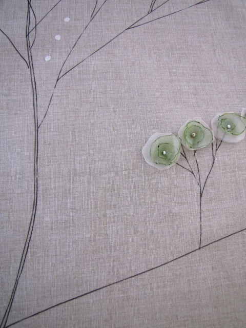 Podél cest... dekorace strom květina bavlna polštáře polštářky bílá přírodní polštář polštářek béžová stromy organza hedvábí jednoduchý peří větve do bytu potah skandinávský styl 