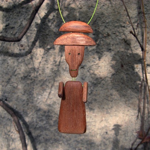 Čao Meng-fu dřevo veselá figurka na krk 